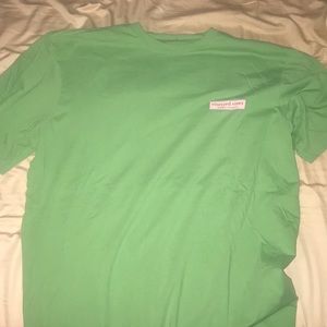 Large green vineyard vines tshirt